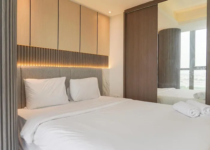 Modern Look And Comfy 2Br Gold Coast Apartment By Travelio