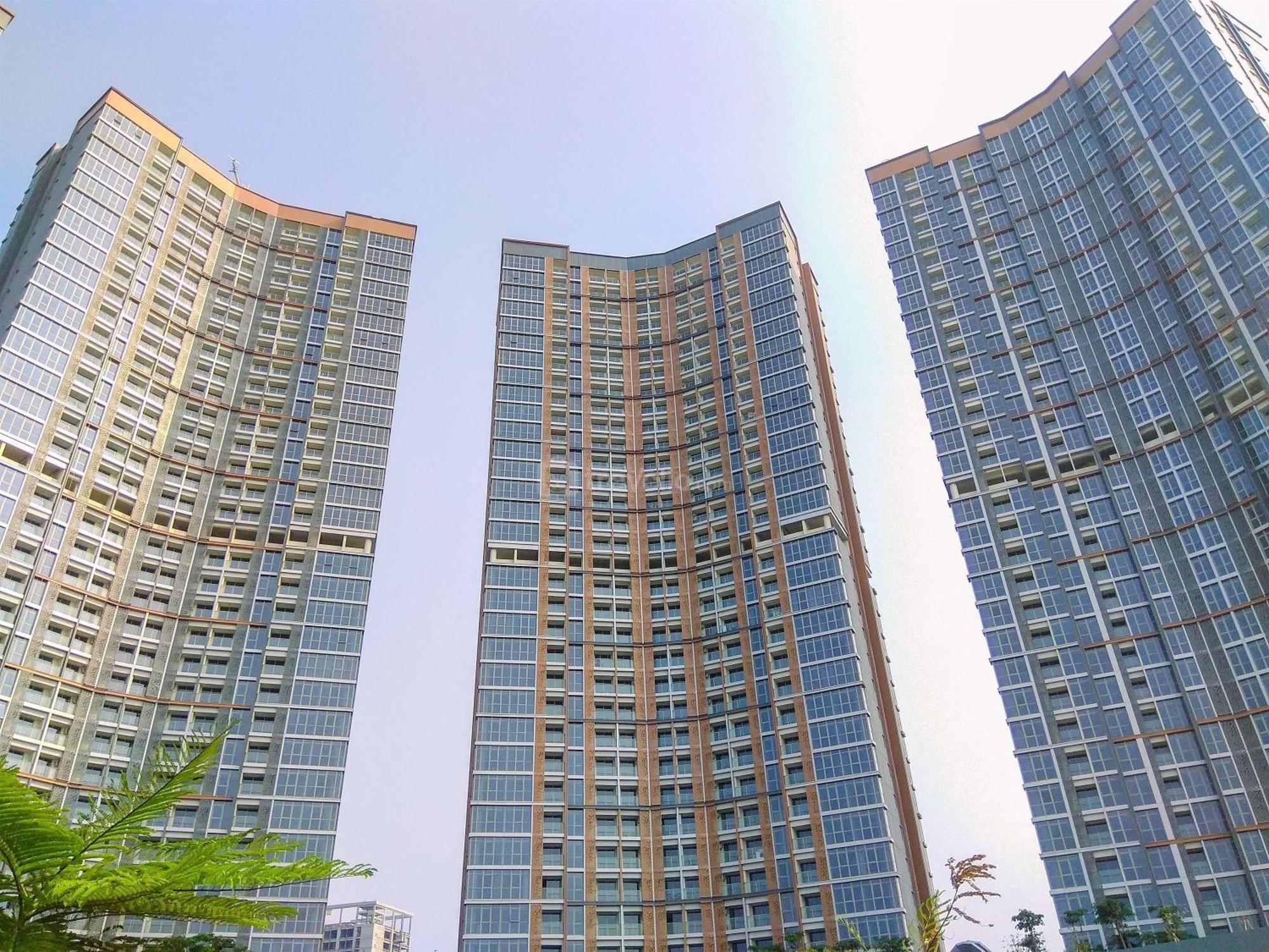 Modern Look And Comfy 2br Gold Coast By Travelio Apartemen *