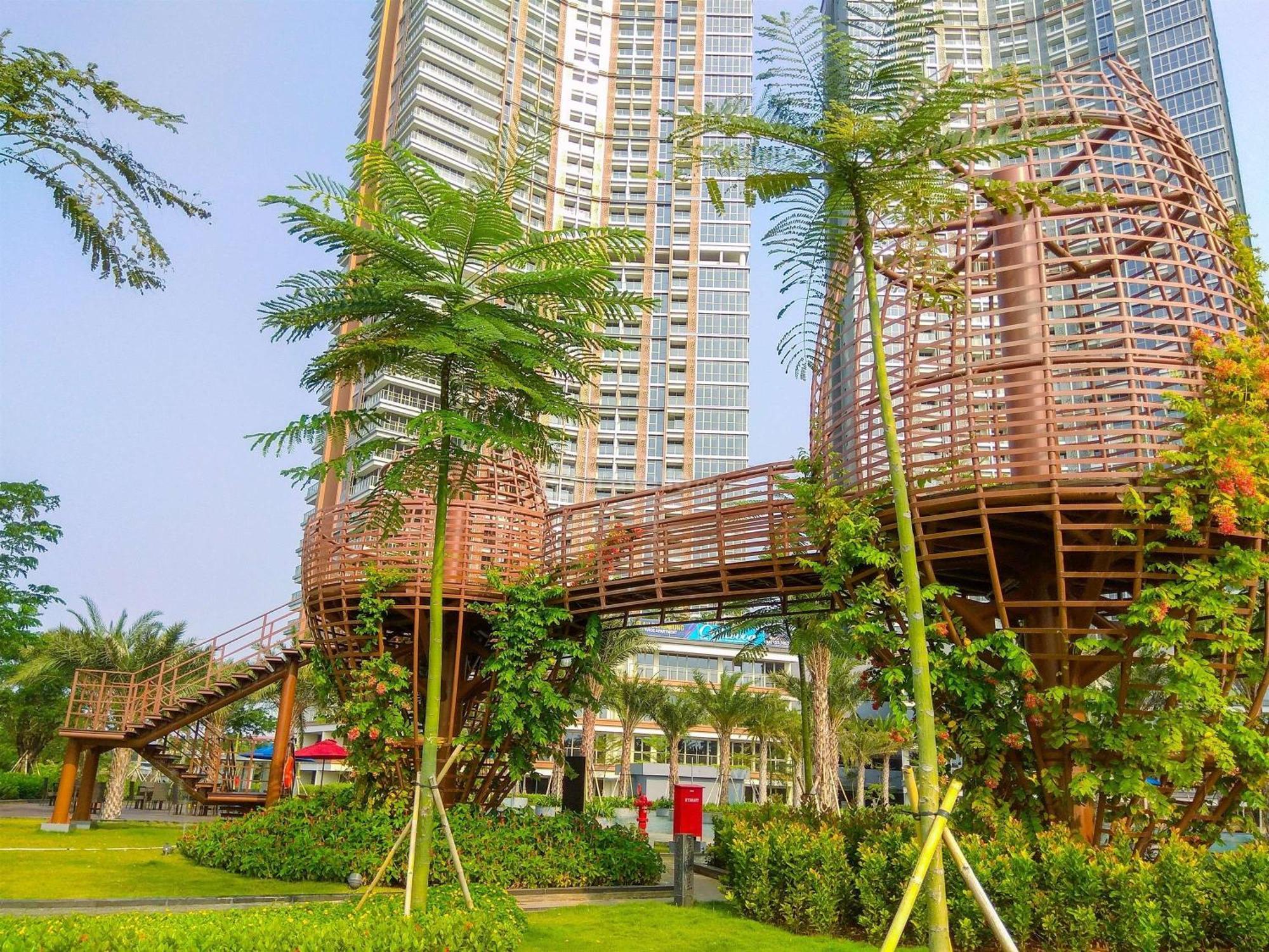 Apartemen Modern Look And Comfy 2br Gold Coast By Travelio Jakarta