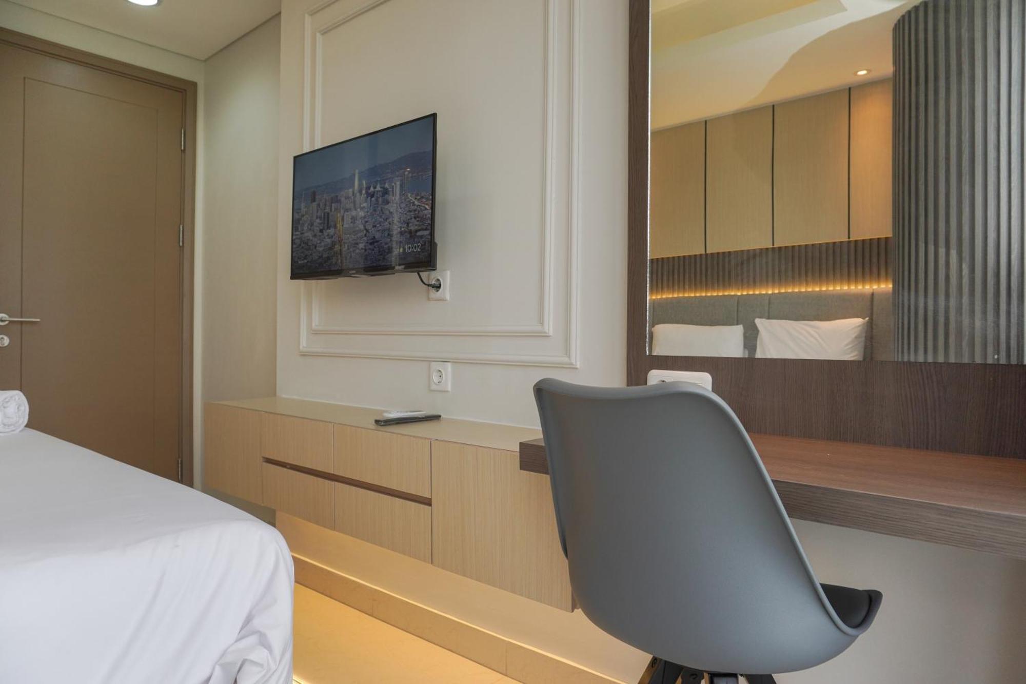 Apartemen Modern Look And Comfy 2br Gold Coast By Travelio